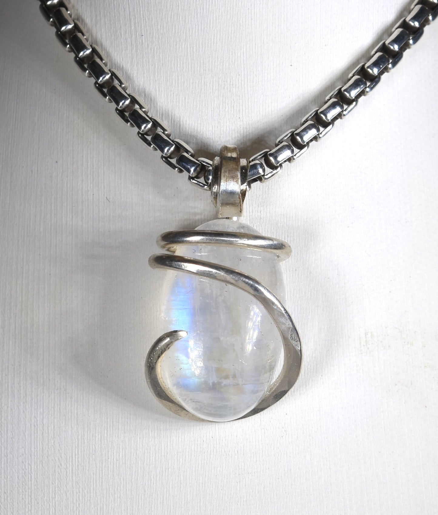 Rainbow Moonstone Pendant Necklace 925 Sterling Silver