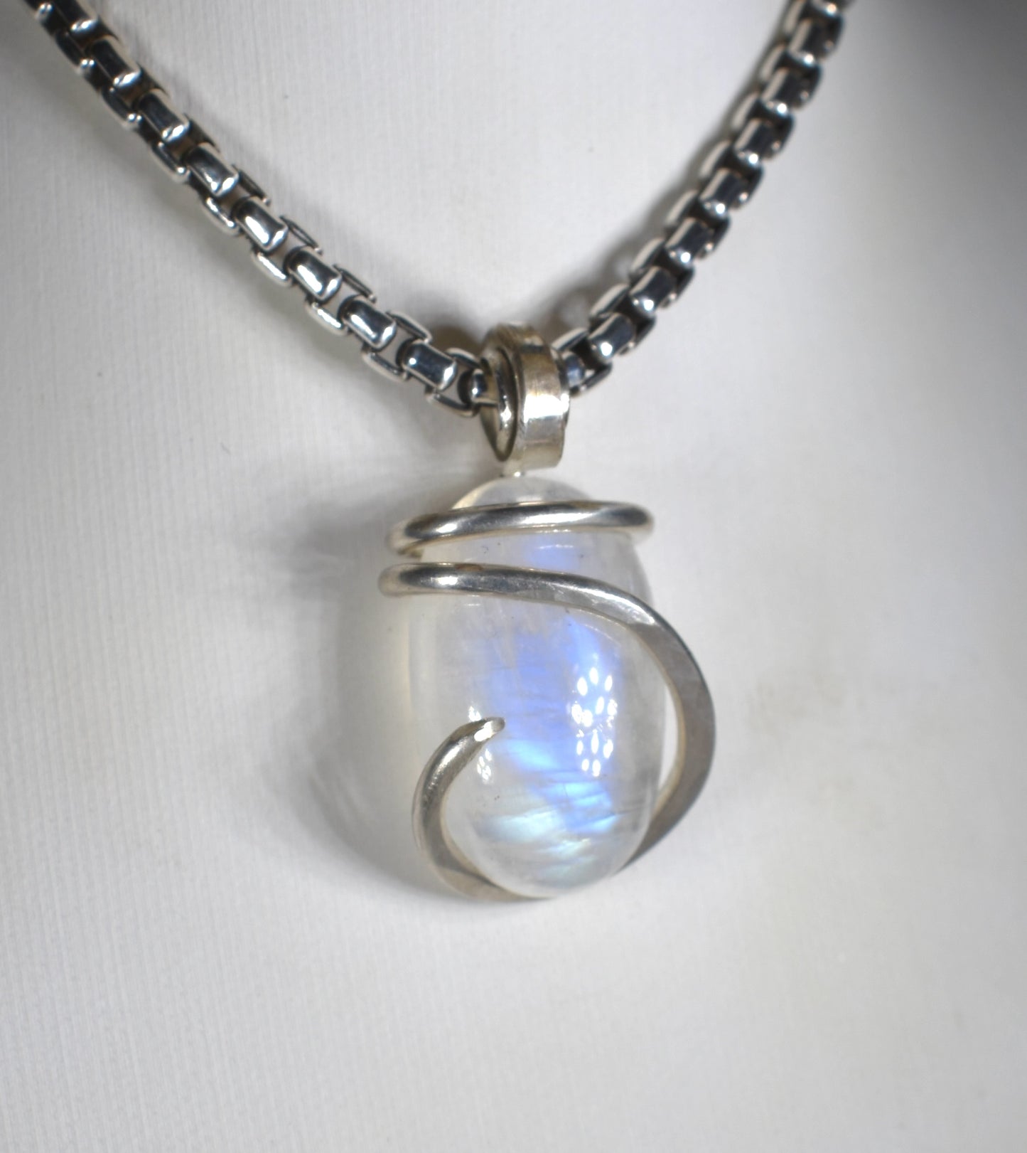 Rainbow Moonstone Pendant Necklace 925 Sterling Silver