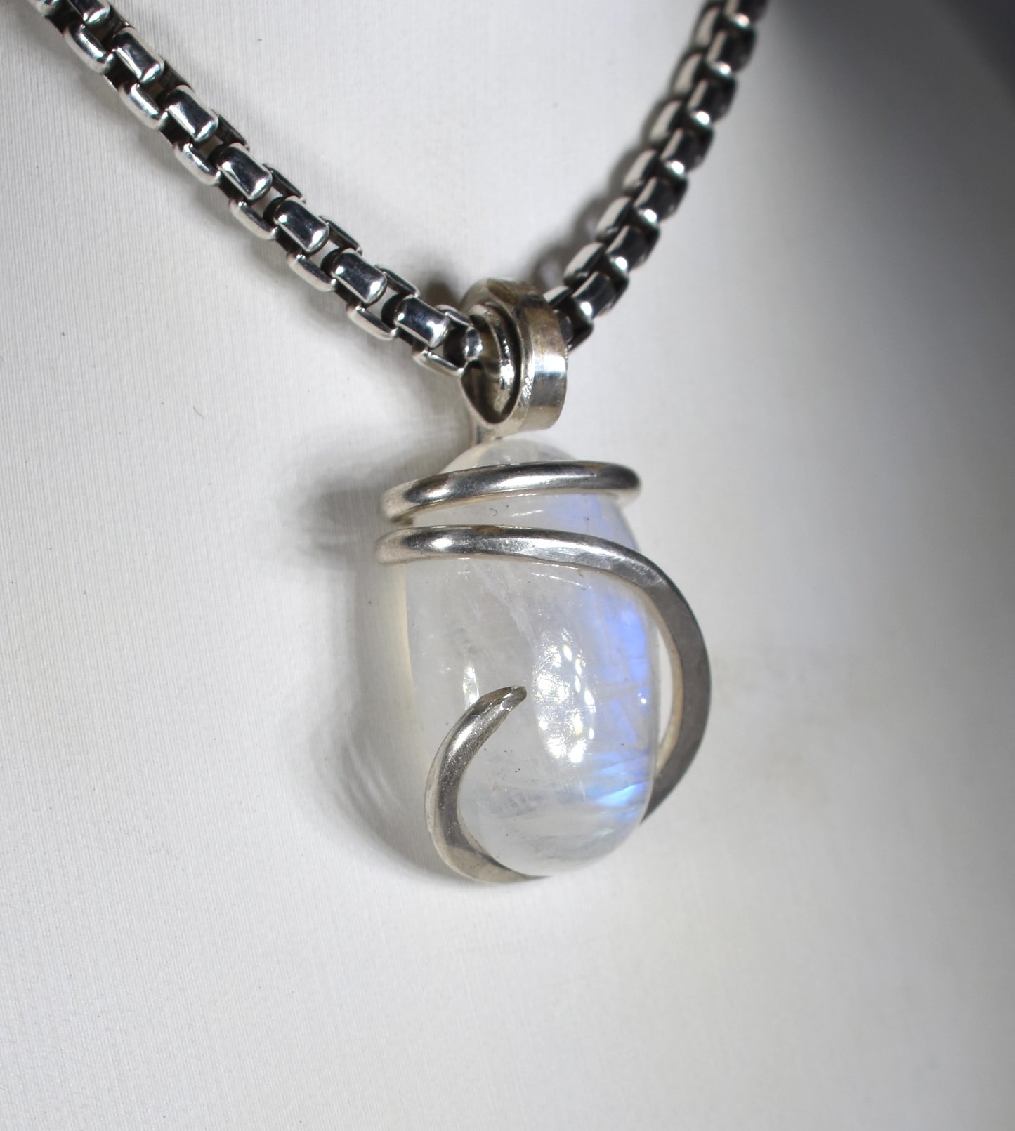 Rainbow Moonstone Pendant Necklace 925 Sterling Silver
