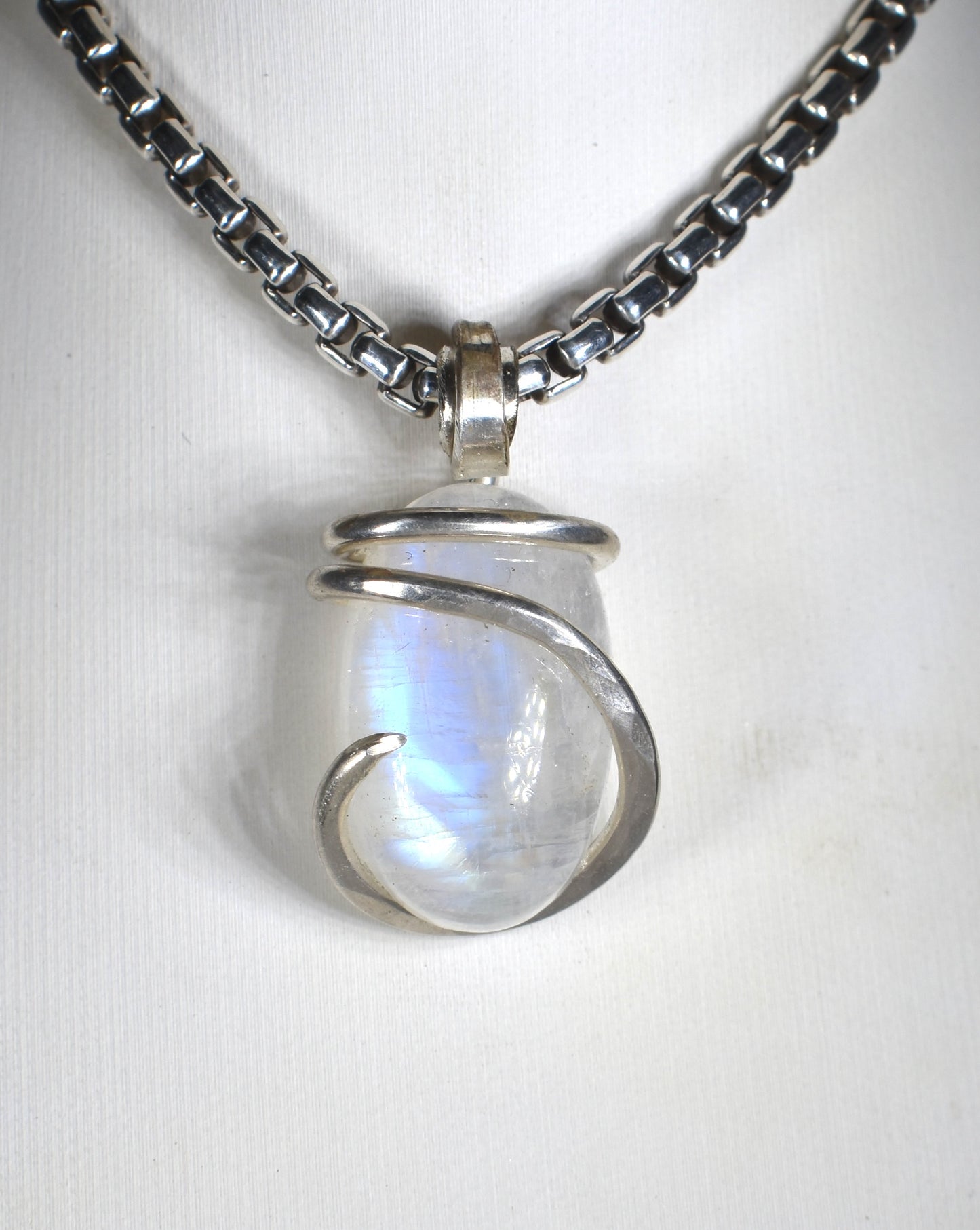 Rainbow Moonstone Pendant Necklace 925 Sterling Silver